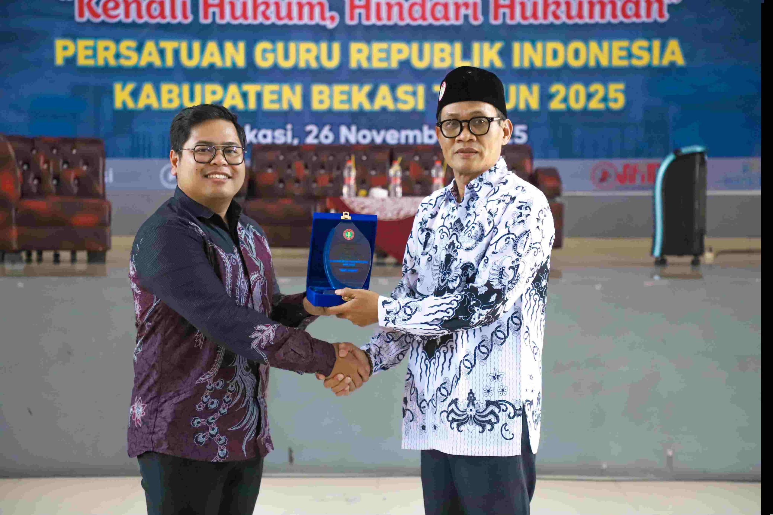 Perkuat Perlindungan Hukum bagi Guru, PGRI Kabupaten Bekasi Gelar Seminar “Kenali Hukum, Hindari Hukuman”